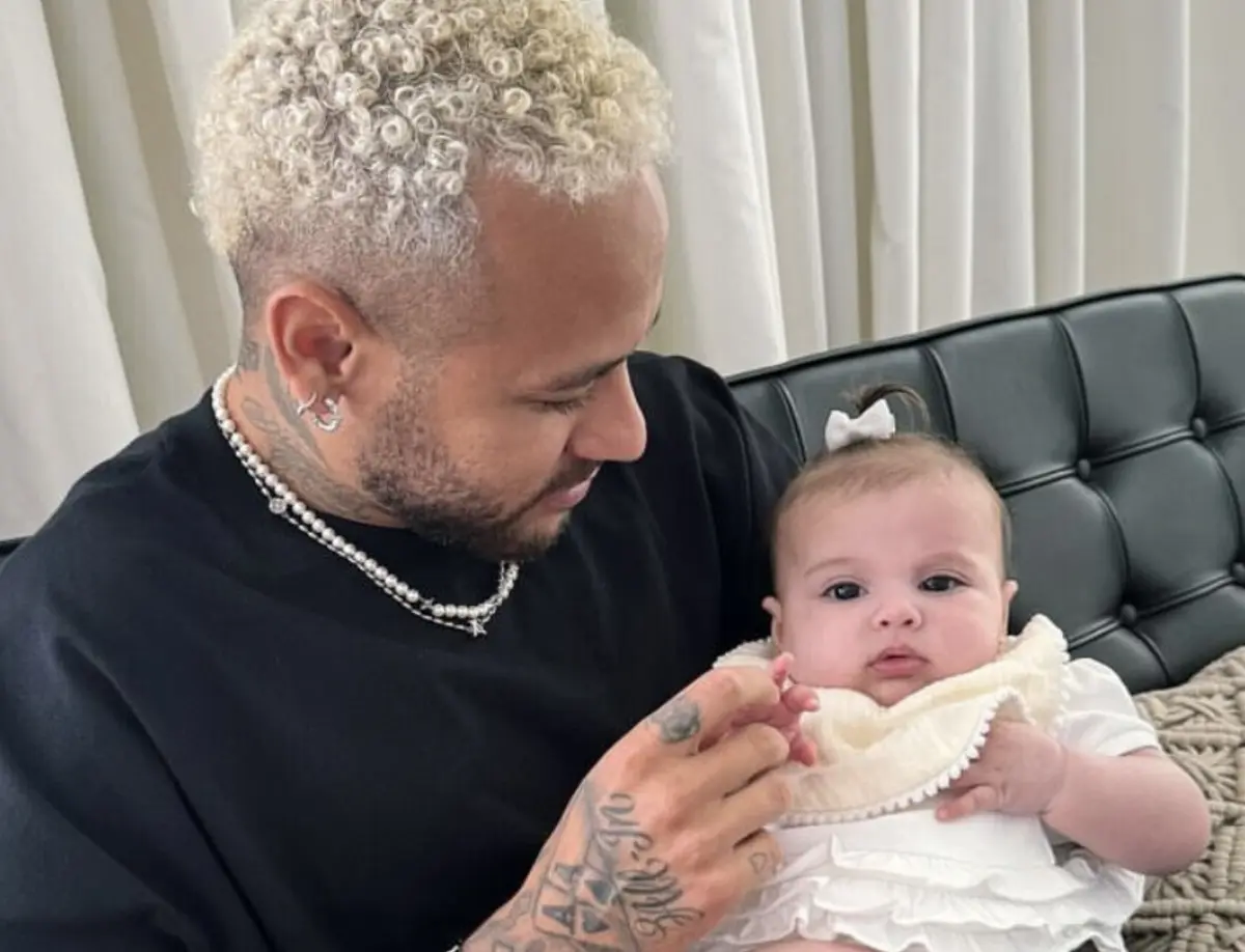 Helena nasceu a 3 de julho, fruto do curto relacionamento de Neymar com a influenciadora Amanda Kimberlly