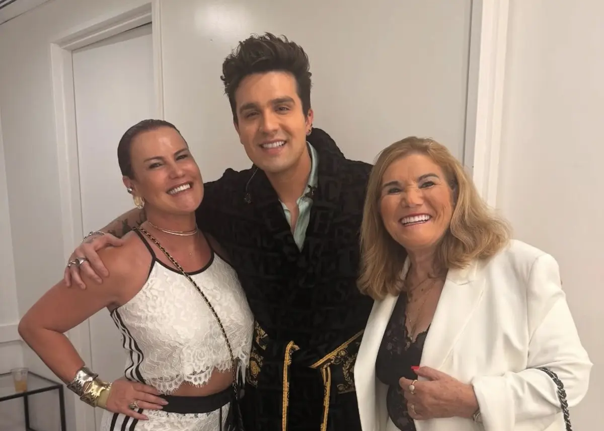 Dolores e Elma Aveiro com o cantor Luan Santana