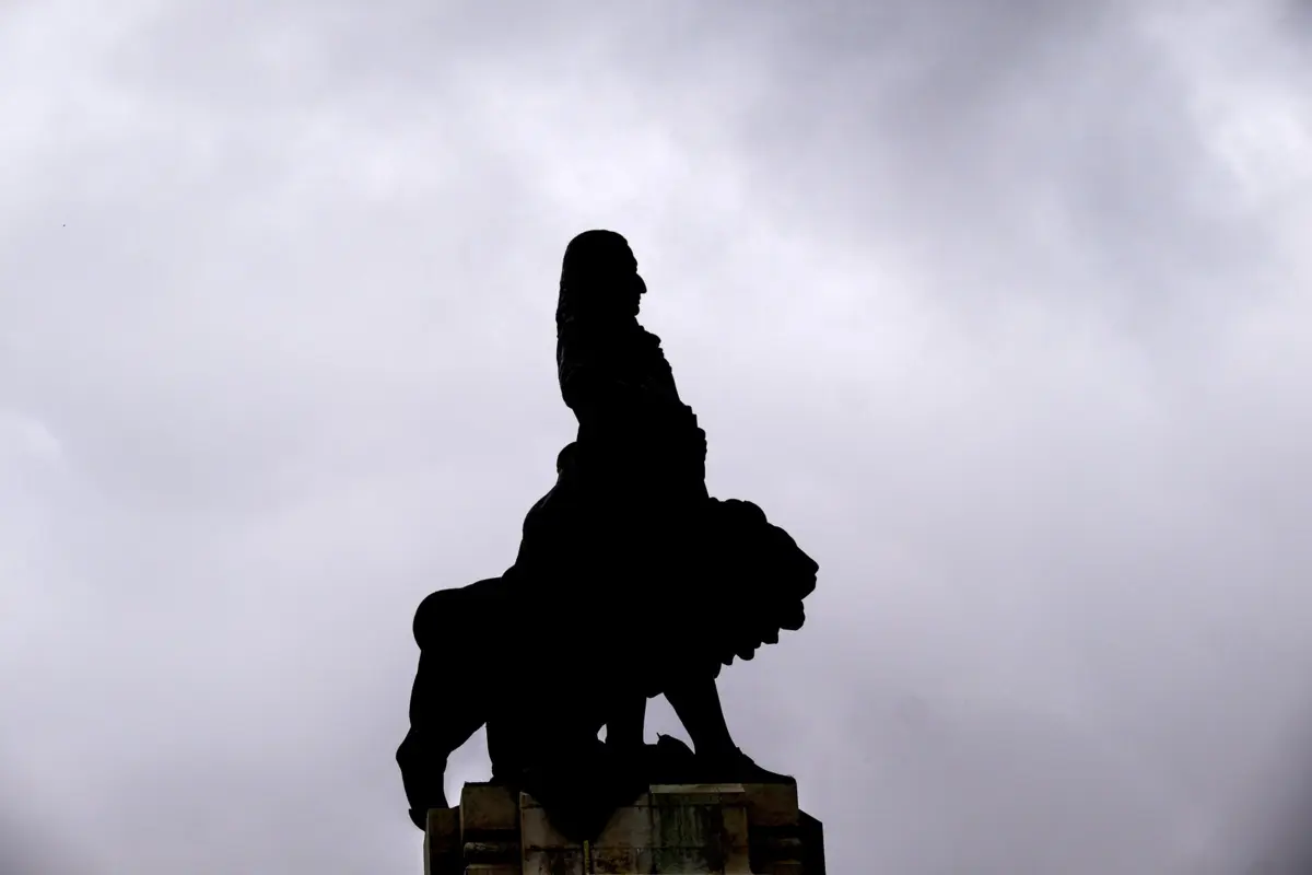 Estátua do Marquês de Pombal tem a voz de Júlio Isidro