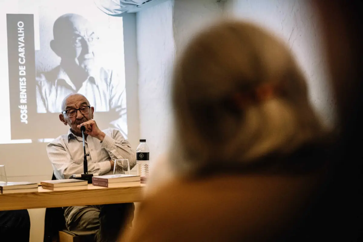 J. Rentes de Carvalho nasceu em 1930 em Vila Nova de Gaia