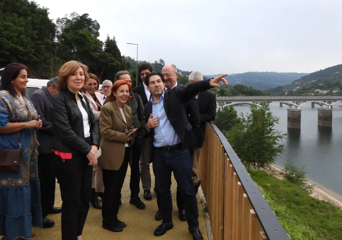 O autarca de Terras de Bouro, Manuel Tibo, com os dois ministros, no Gerês