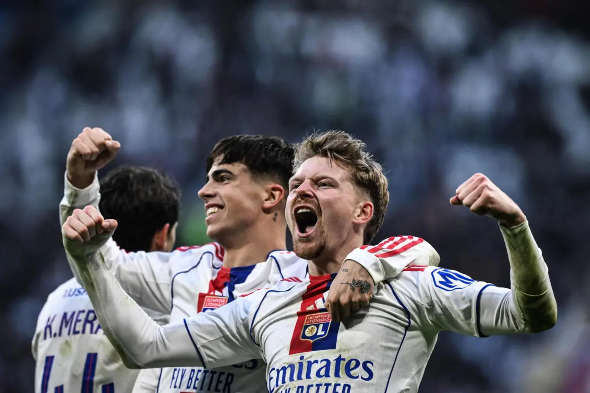 Lyon com mais uma vitória