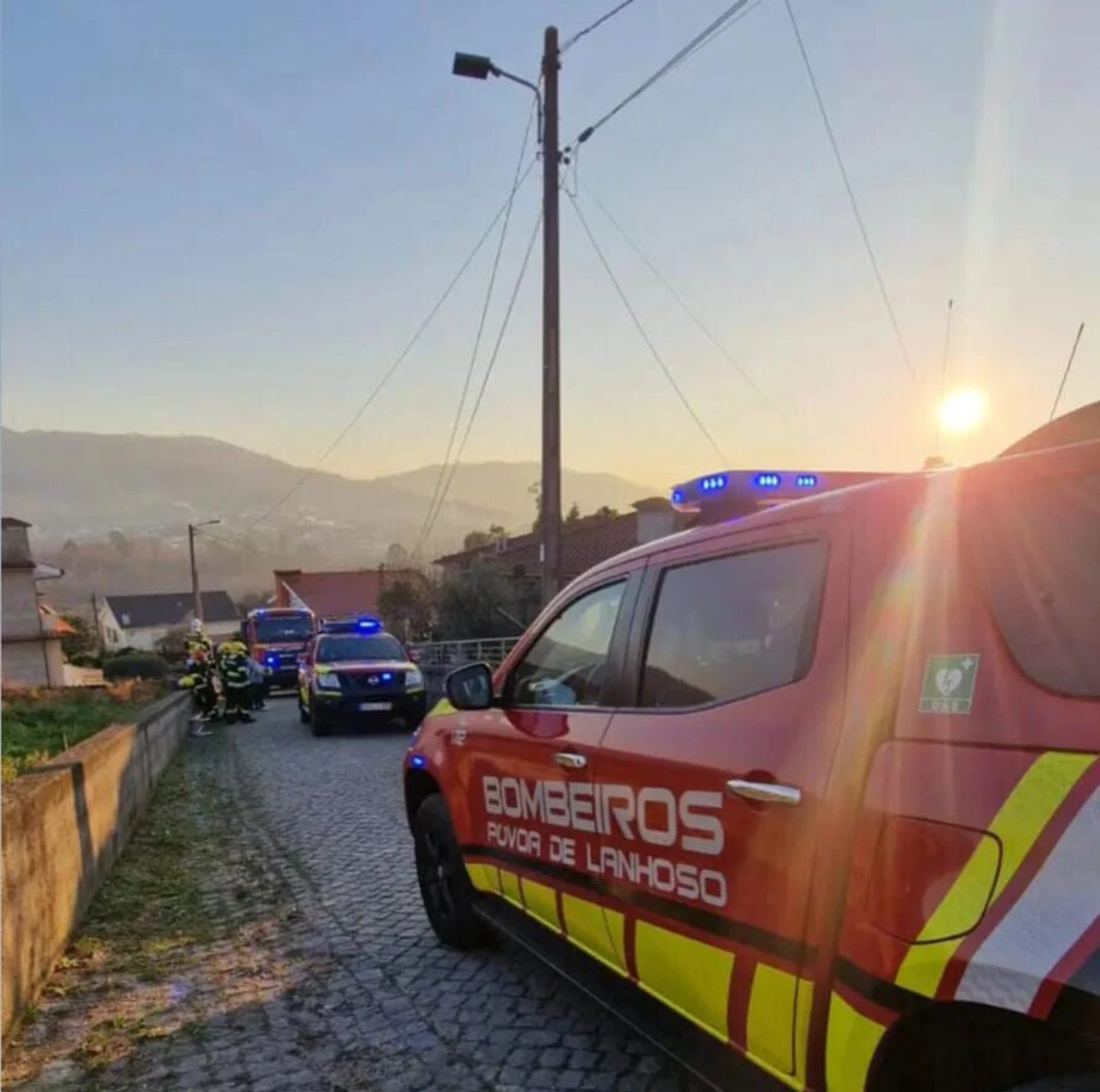 O fogo mobilizou vários meios