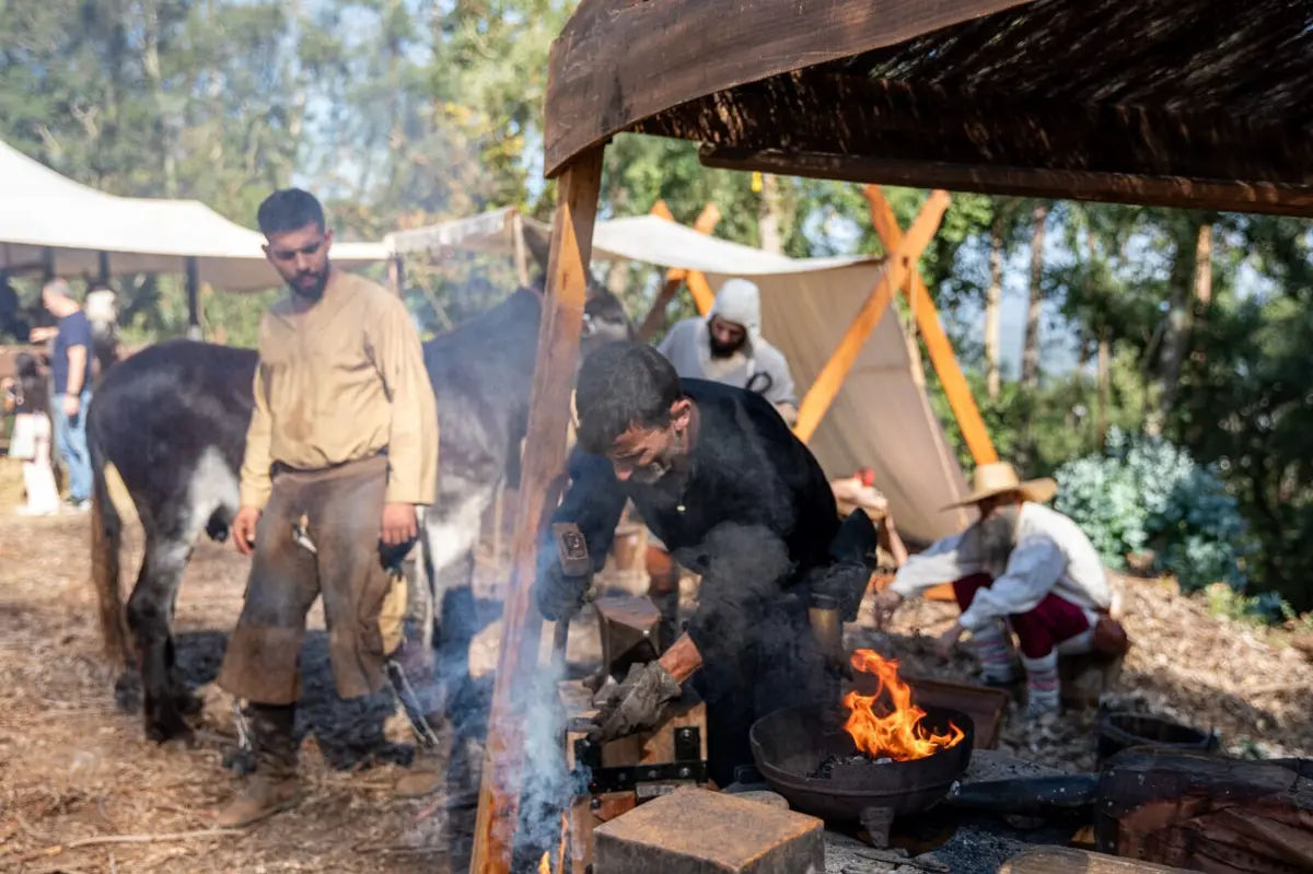 O evento leva ao parque da cidade artesãos de várias artes e ofícios