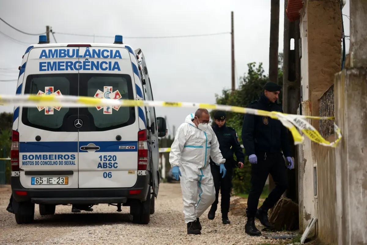 A filha do casal telefonou a um familiar que se encontrava mais perto da casa dos pais