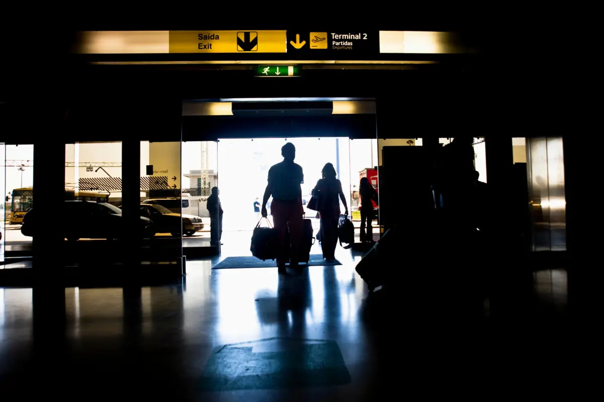Na origem da greve estão reivindicações dos trabalhadores como o fim de vencimentos base abaixo do salário mínimo nacional