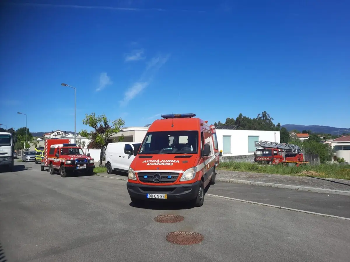 Imagem de contexto do artigo Ferido com gravidade após piso aluir enquanto transportava frigorífico