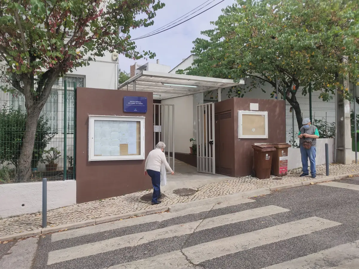 Na Escola Básica do Casal da Serra, já votaram cerca de 300 pessoas