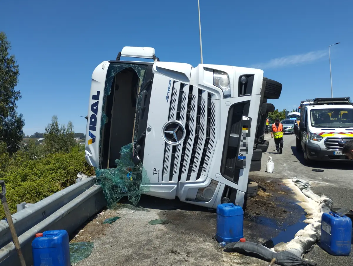 Condutor sofreu apenas ferimentos ligeiros