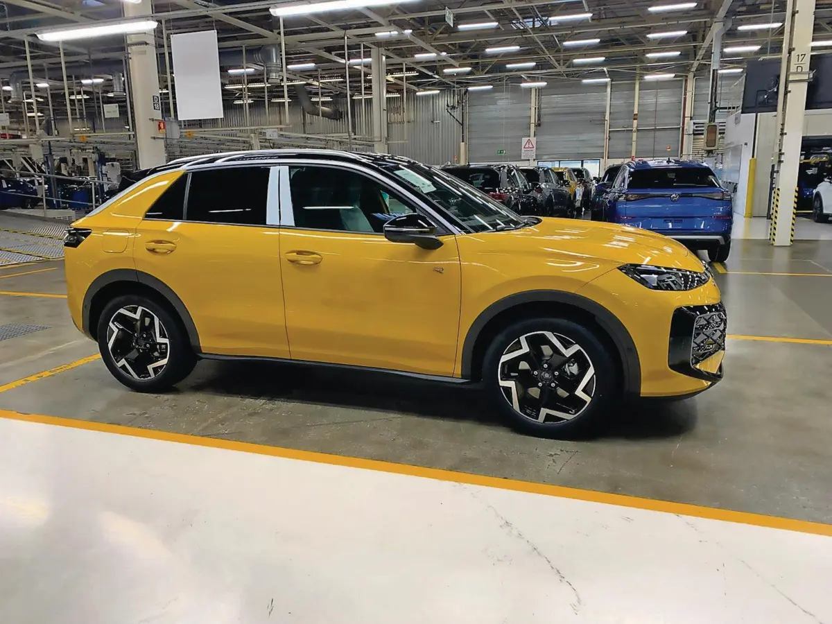 Novo T-Roc já começou sair da linha de montagem da Autoeuropa e chega às concessões no início de 2026