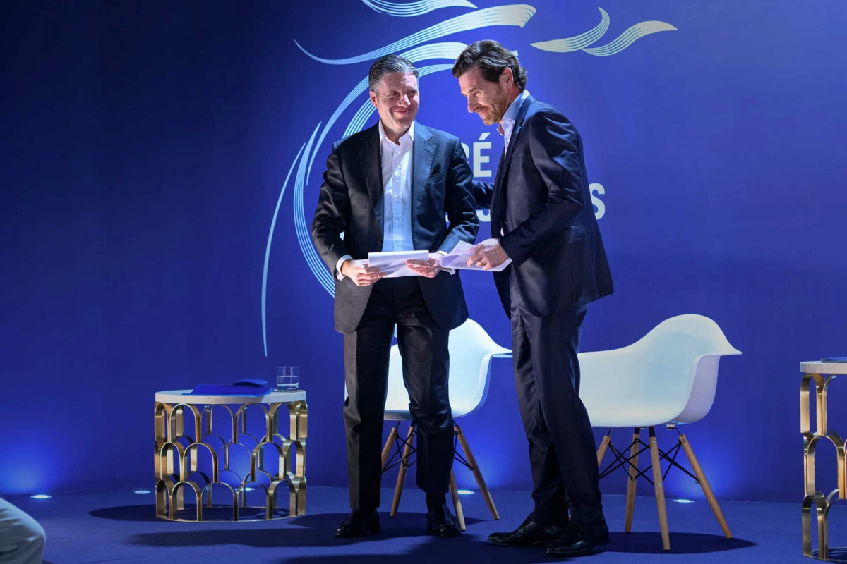 José Pedro Pereira da Costa ao lado de Villas-Boas na apresentação