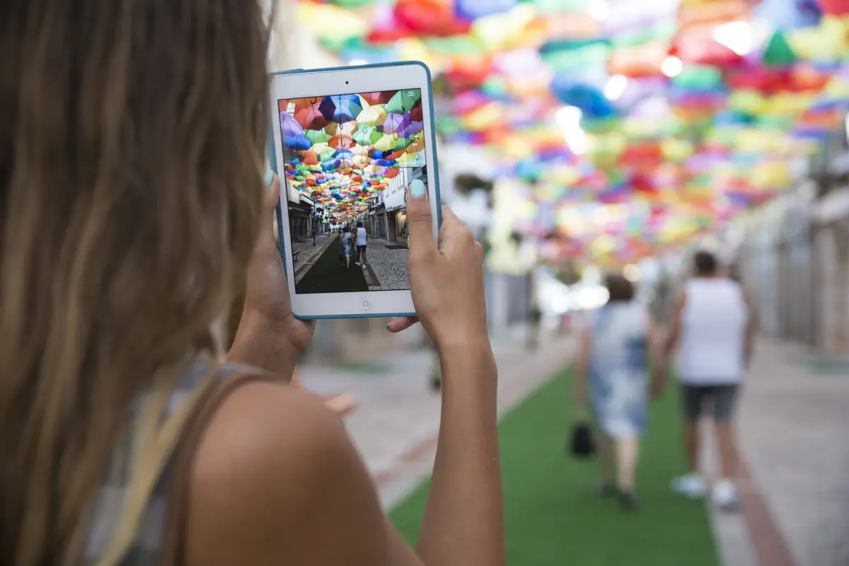 Estão previstos cerca de 5000 guarda-chuvas nas ruas da cidade