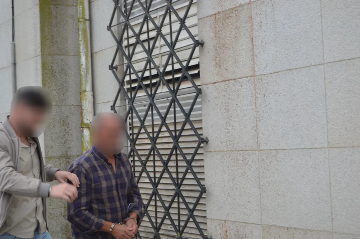 O homicida está indiciado da autoria de um crime de homicídio simples