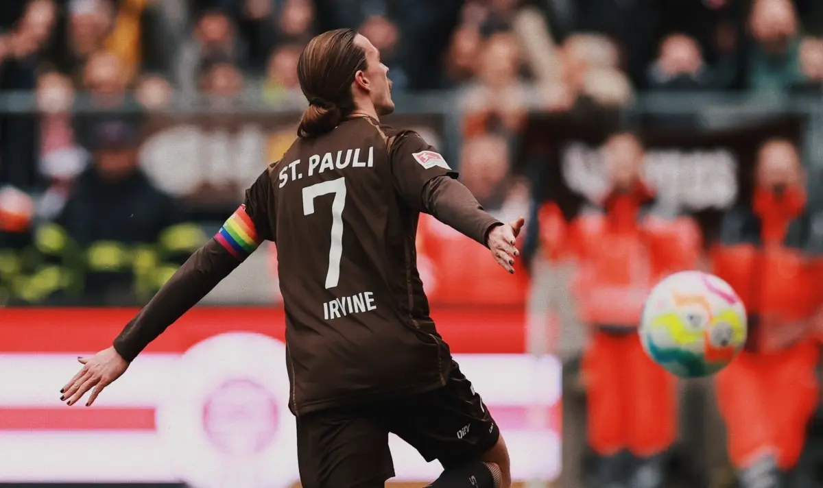 Irvine alvo de críticas de membro da direção