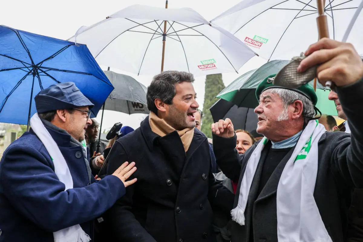 Imagem de contexto do artigo "Chuva civil" molhou Ventura que procurou inspiração em Viriato e Sá Carneiro