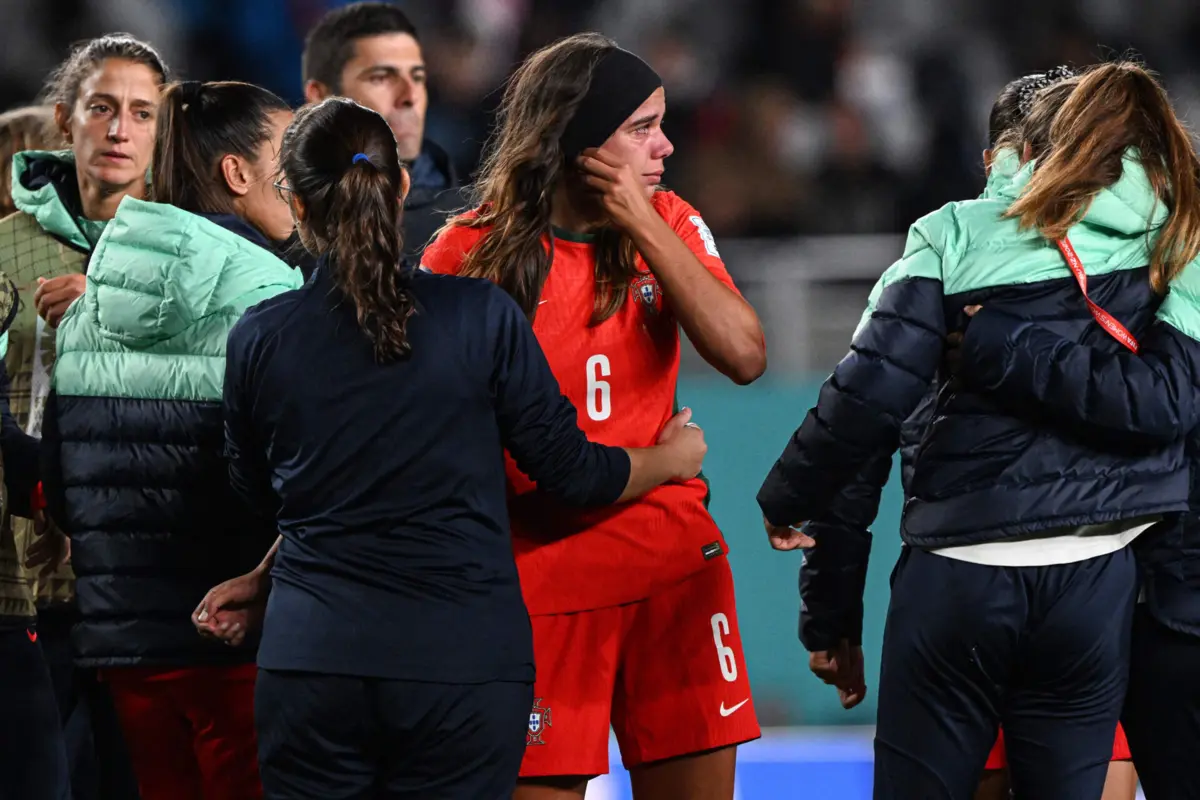 Jogadoras portuguesas em lágrimas após o afastamento do Mundial