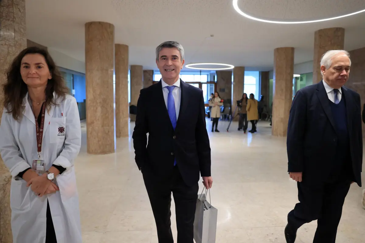 José Luís Carneiro visitou Marcelo no Hospital de São João