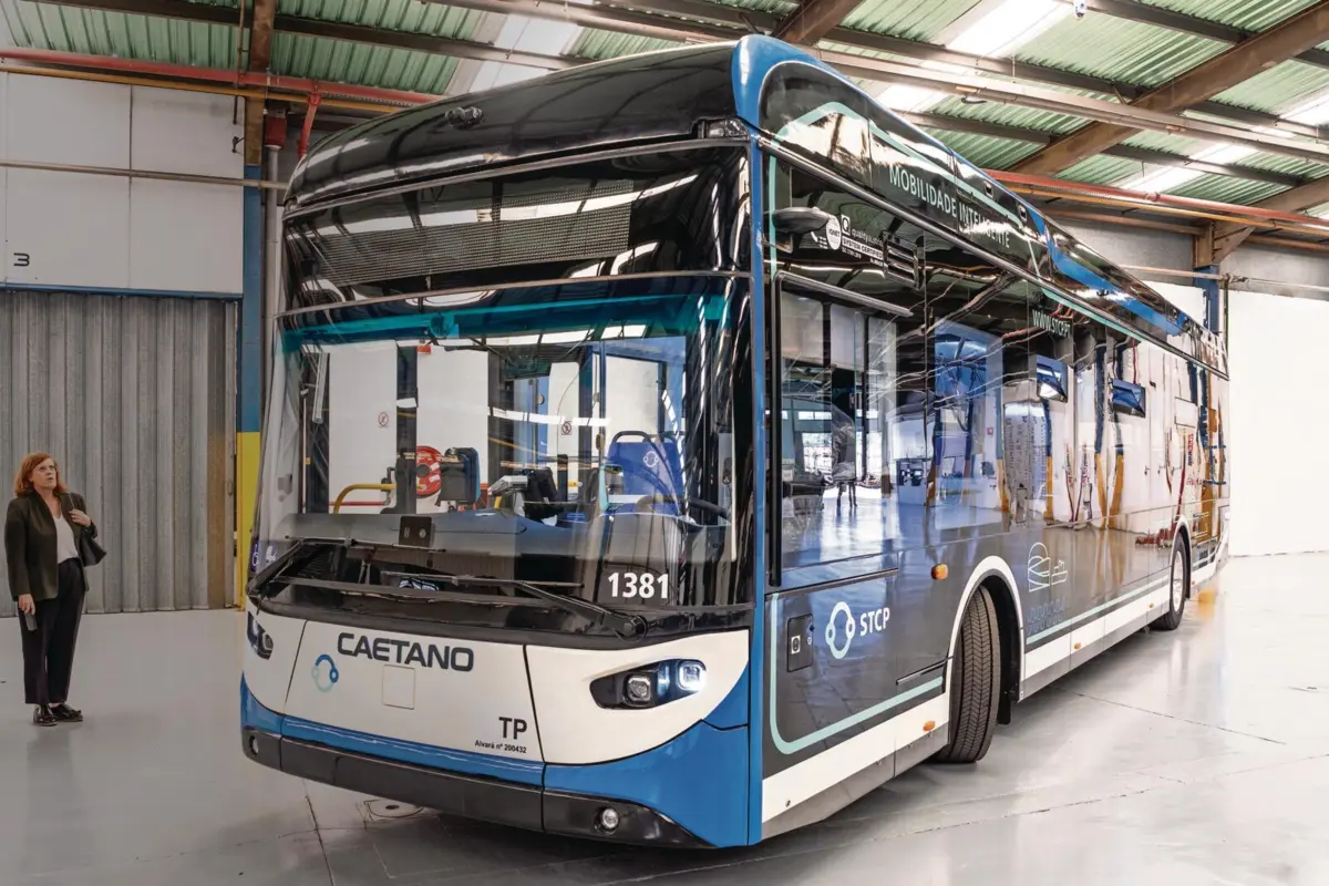 Frente dos autocarros é mais aerodinâmica e integrada