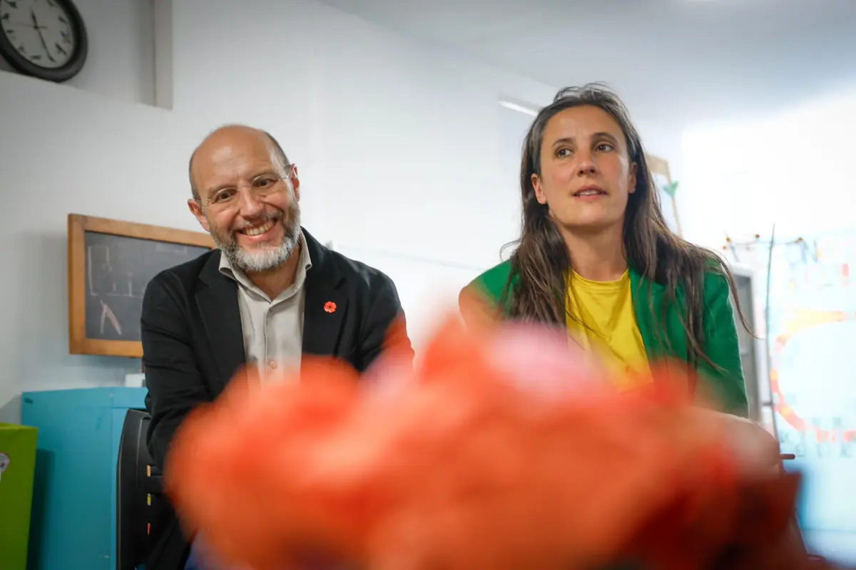 Rui Tavares andou hoje por Cascais e Sintra. Na foto, está acompanhado pela deputada do partido Isabel Mendes Lopes