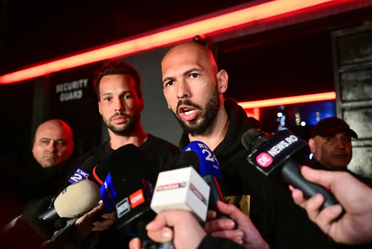 Imagem de contexto do artigo Andrew Tate e irmão regressam à Roménia para "limpar nomes"