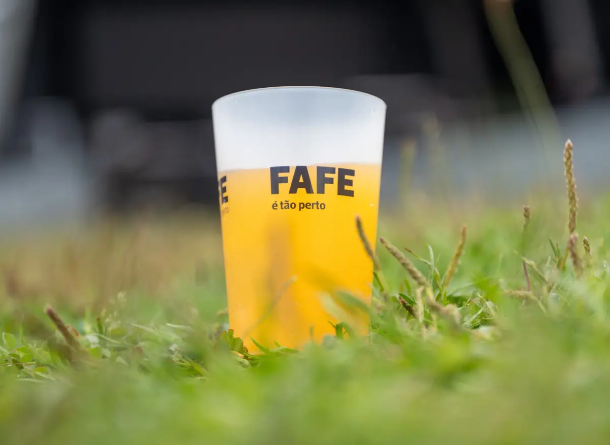 Copos recicláveis custam um euro