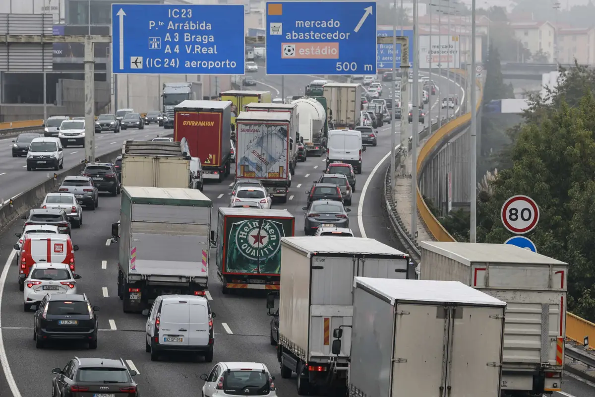 Trânsito na VCI, Porto, com muitos pesados