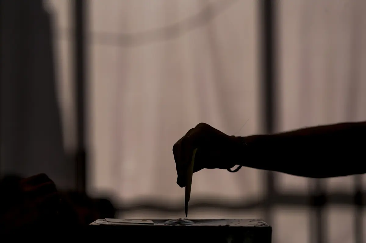 Estudo sugere projeto-piloto de voto aos 16 anos e transportes grátis para combater abstenção