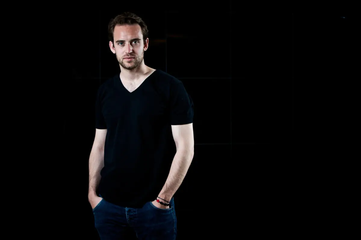 Premiado autor suíço Joël Dicker tem um novo romance, "Animal selvagem"