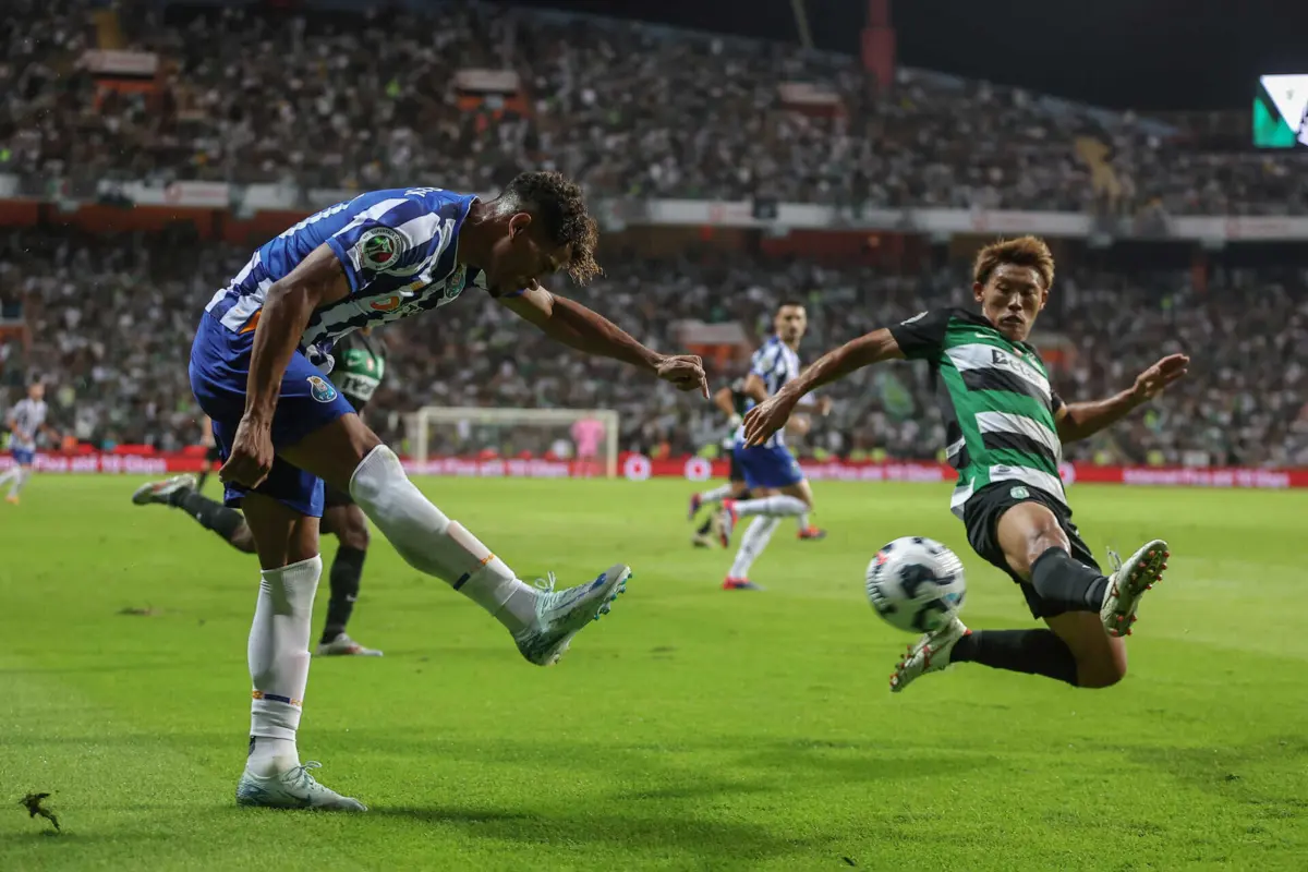Extremo foi titular frente ao Sporting na Supertaça