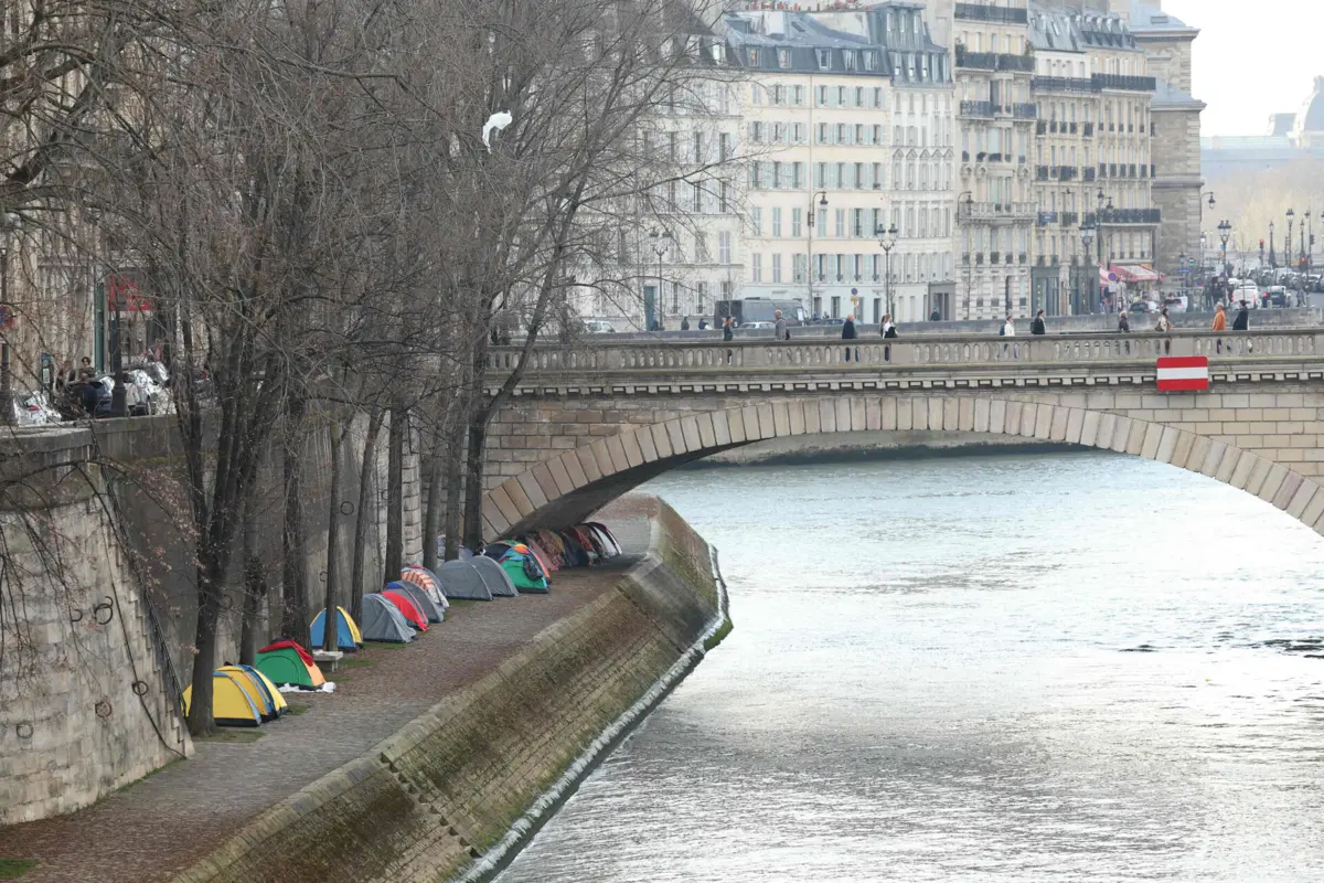 Rio Sena, em Paris