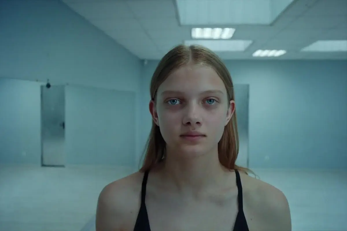 Filme lança olhar negro sobre a forma como a sociedade condiciona os mais jovens