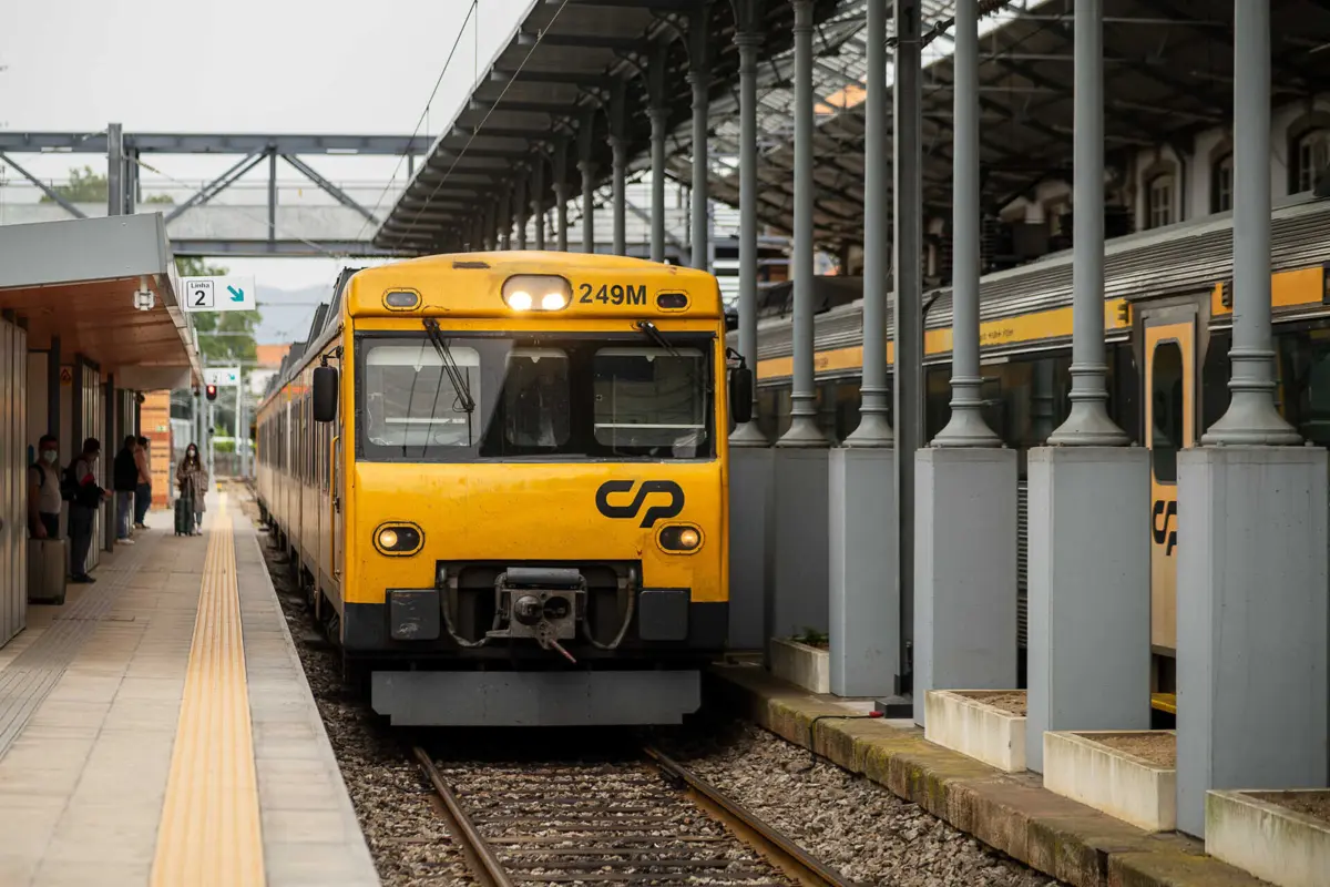 Atualmente, a ligação ferroviária entre Porto e Vigo é assegurada pelo Celta.
