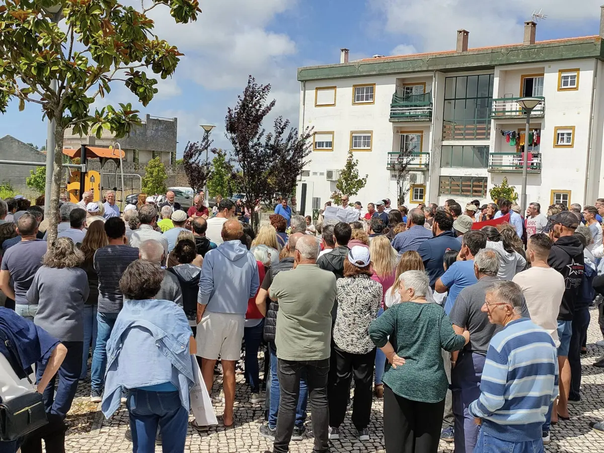 População participou em sessão de esclarecimento