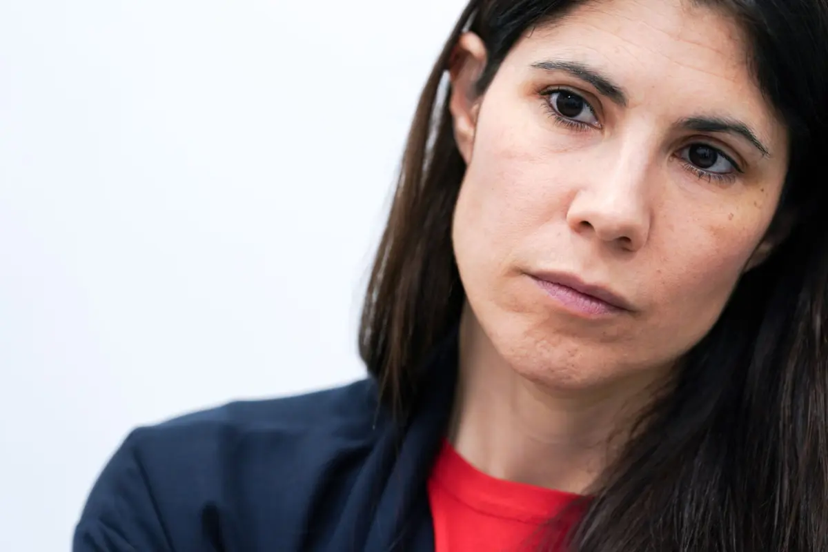 Para a líder bloquista, o modelo "cria intermediários fora de Portugal que alimentam depois redes que são máfias legais"