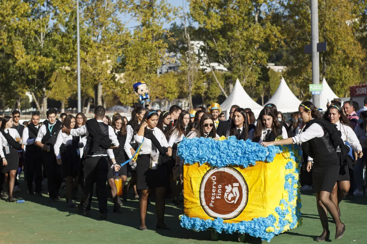 Imagem de contexto do artigo Ornatos Violeta atuam na Festa das Latas de Coimbra