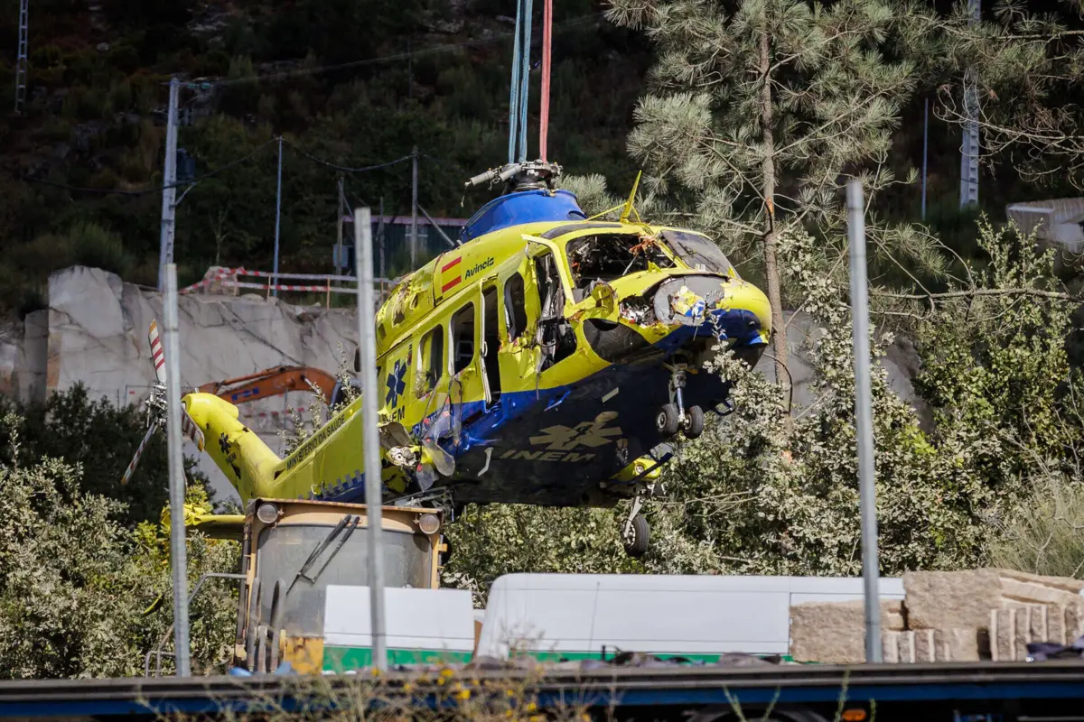 Imagem de contexto do artigo Helicóptero do INEM que caiu em Mondim de Basto já foi retirado do local