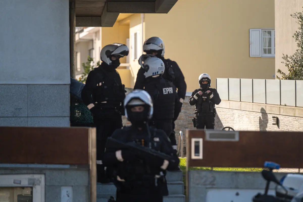 Buscas decorreram sob forte aparato policial