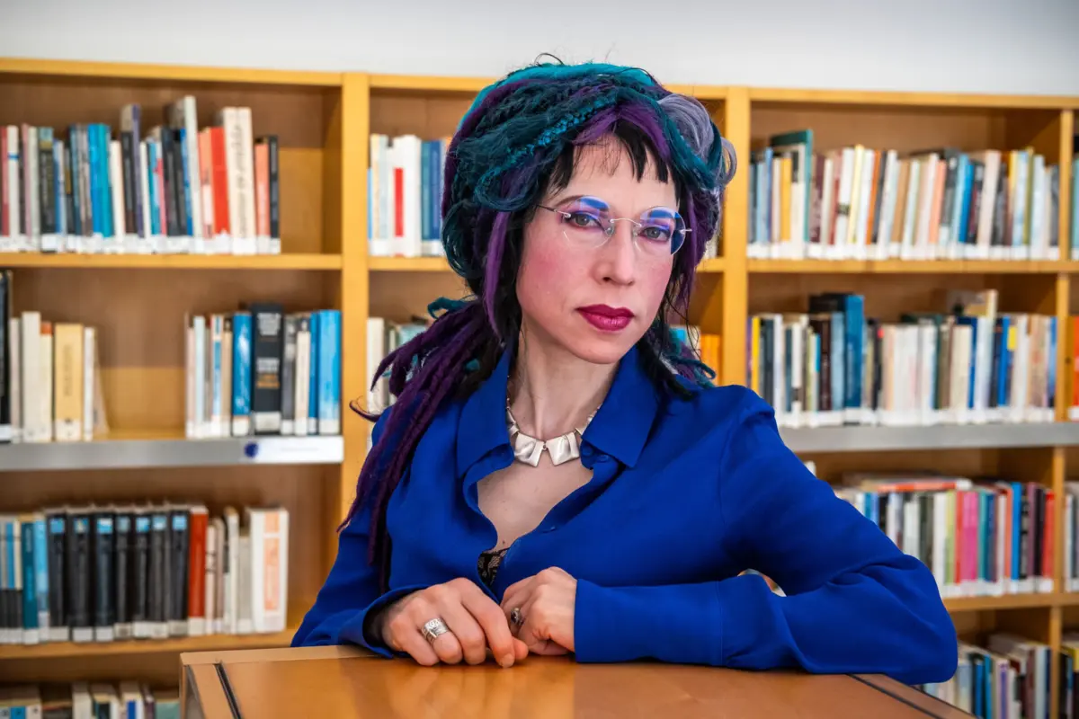 Sofi Oksanen escreve sobre a violência sexual do exército russo no livro “A guerra de Putin contra as mulheres”