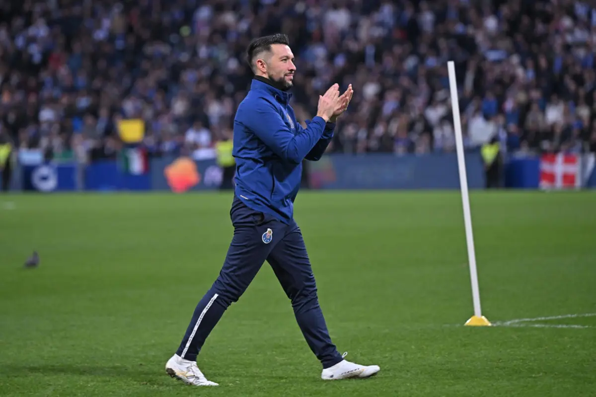 Farioli tem contrato com o F. C. Porto até 2027