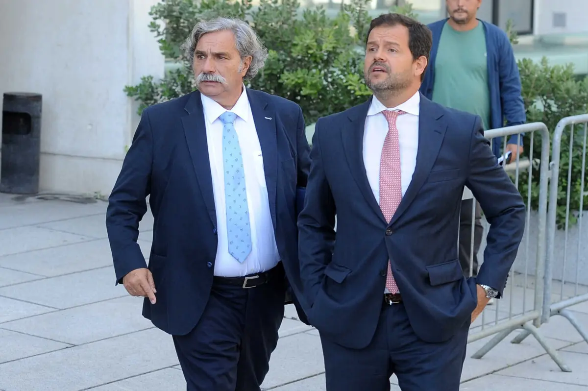 Ponces de Carvalho (à esquerda)