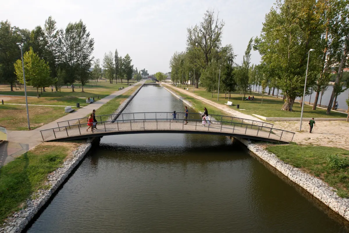 O Parque Verde, junto ao Mondego, é uma zona de lazer muito frequentada