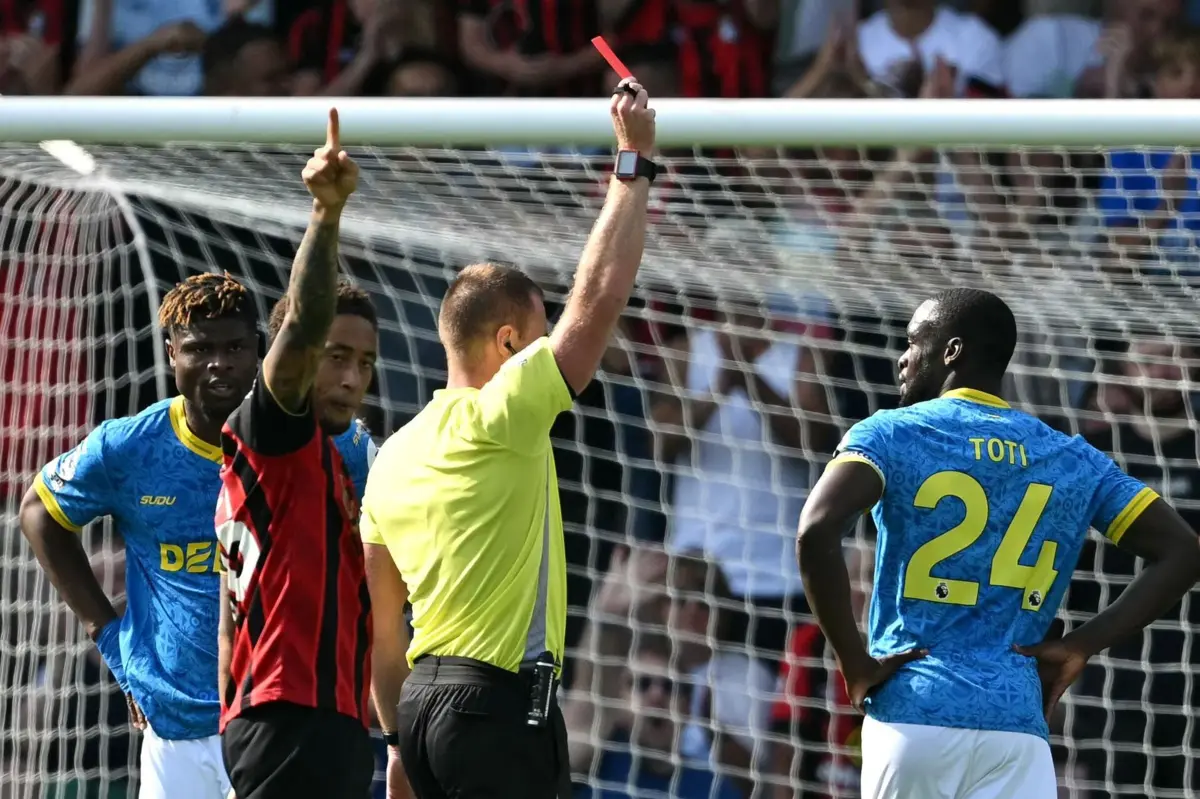 Toti Gomes foi expulso e complicou a tarefa