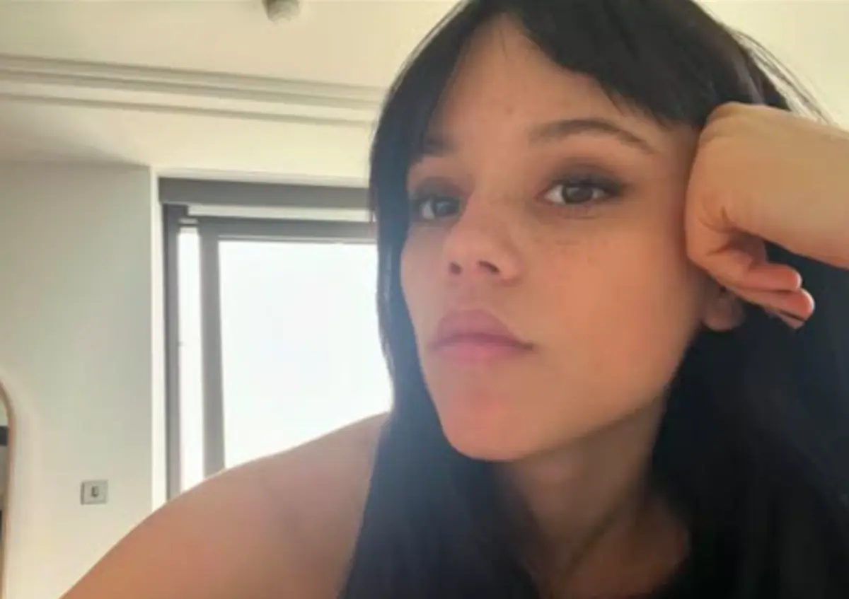 Atriz Jenna Ortega, de 22 anos, tem sido uma ativista em campanhas contra o VIH Sida