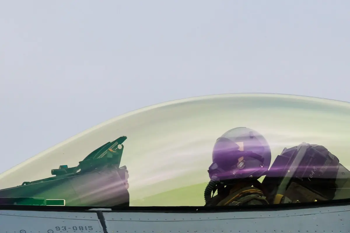 Antigo piloto da Força Aérea dos Estados Unidos foi detido por "traição"