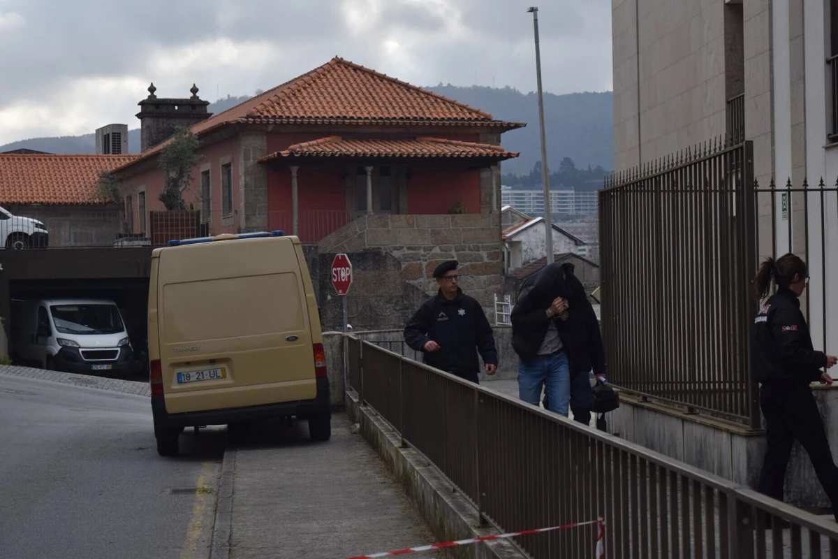 Professor primário foi acusado de 3734 crimes de abuso sexual de crianças