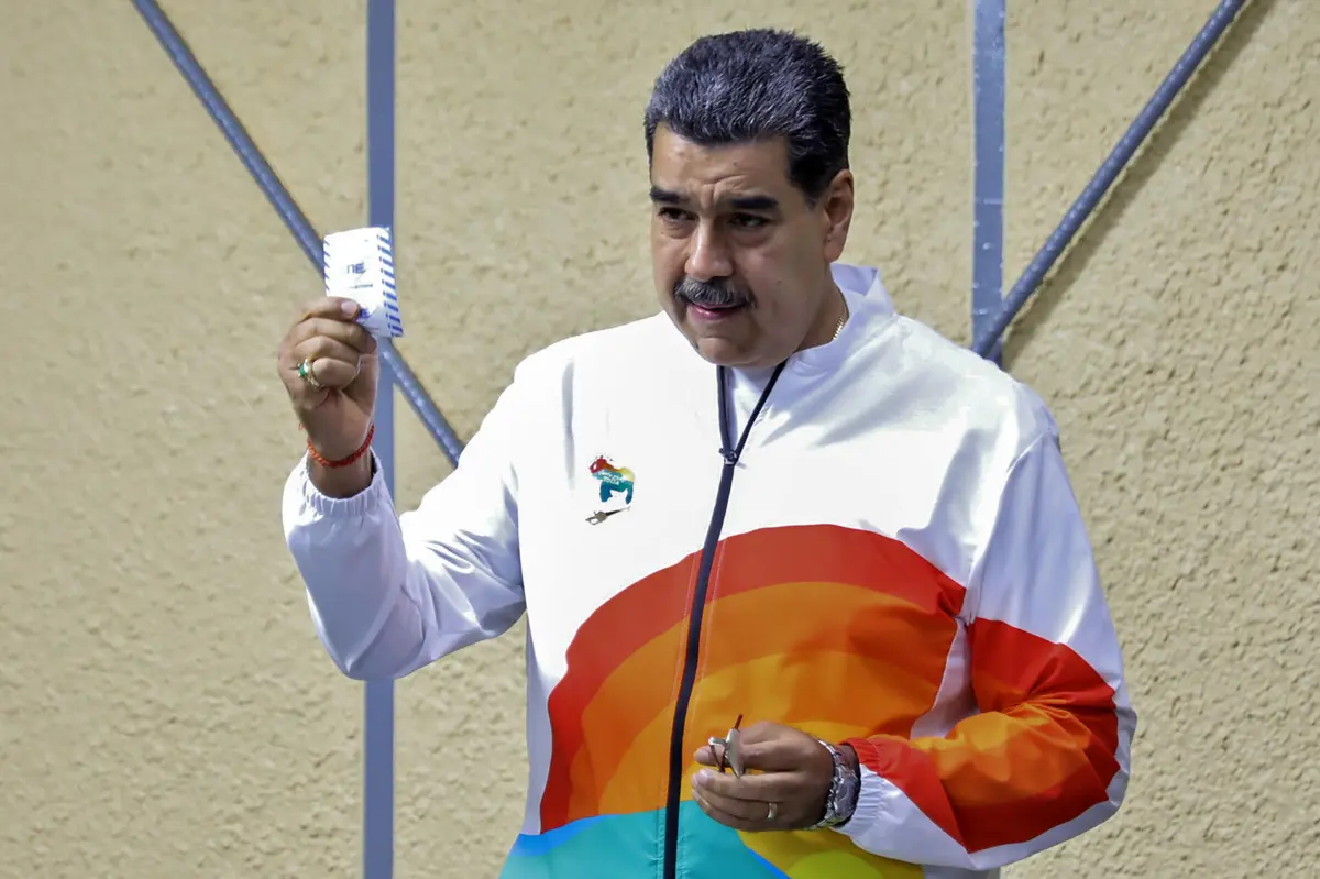 "Estamos a resolver, por meios constitucionais, pacíficos e democráticos, uma pilhagem imperial com 150 anos", disse Maduro