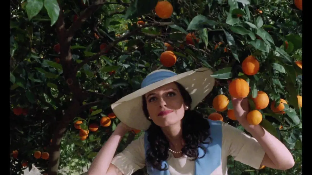 Leonor Silveira é Ema, uma "Bovary do Douro" no drama "Vale Abraão".