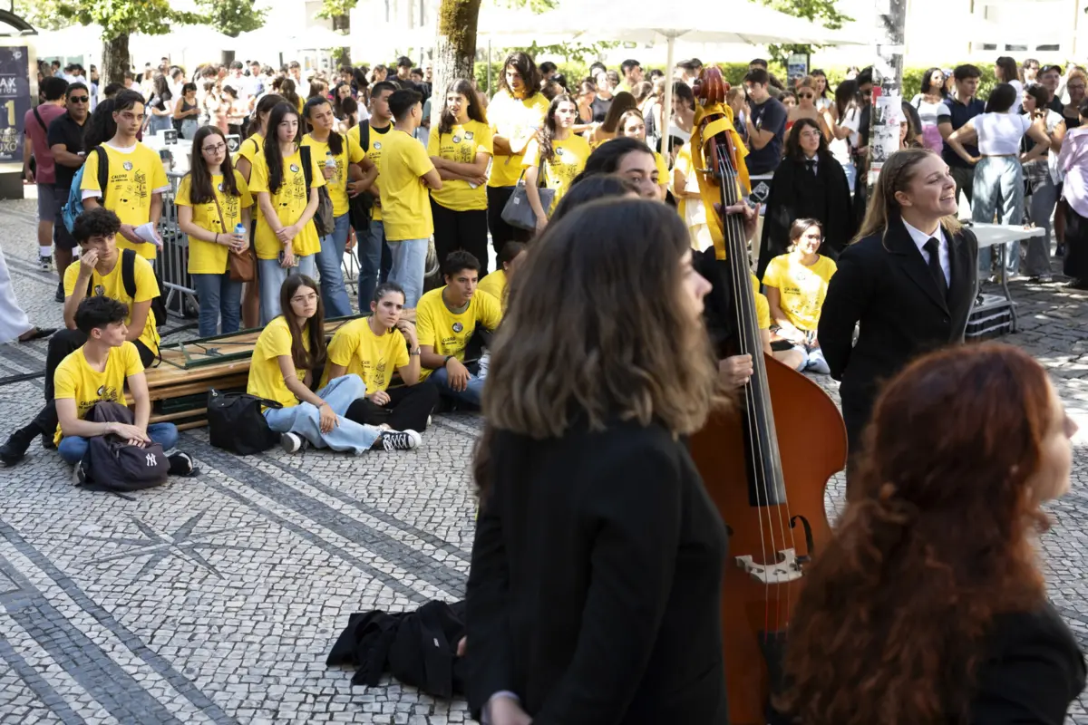 Reitor de Coimbra pede aos estudantes para cuidarem da praxe