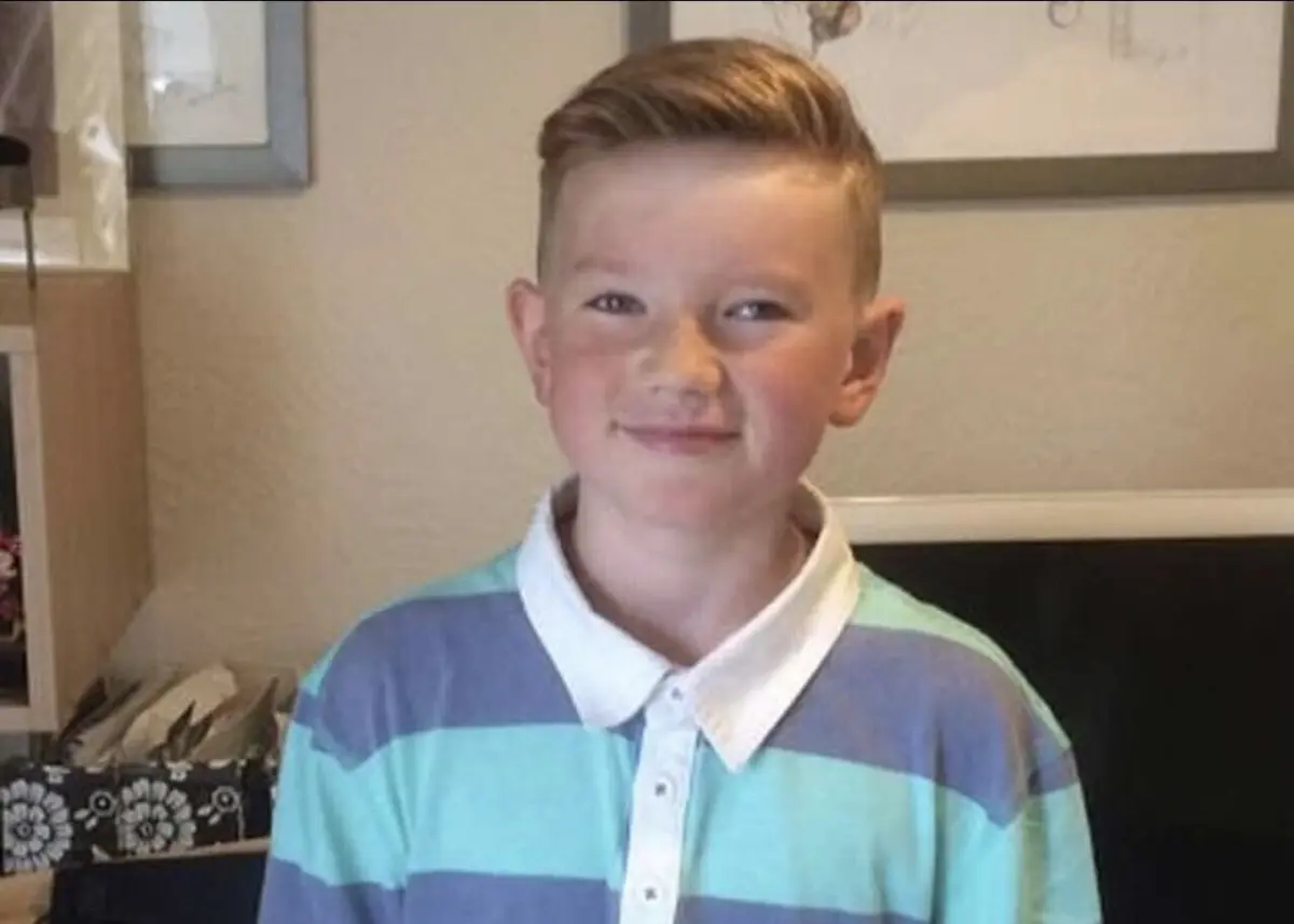 Alex Batty desapareceu numas férias com a mãe e o avô quando tinha 11 anos