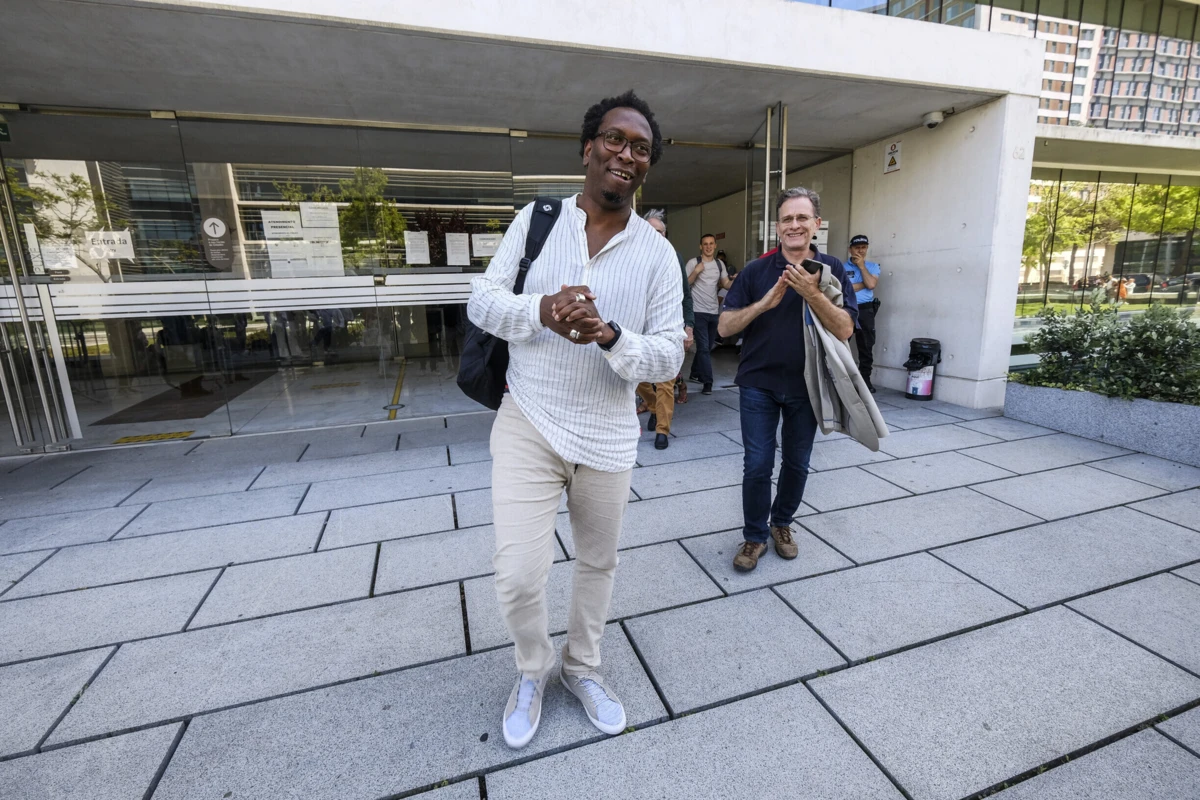 Mamadou Ba escreveu que era mais provável as pessoas serem mortas pela violência dos guardas prisionais do que qualquer outra possibilidade de morte natural ou suicídio